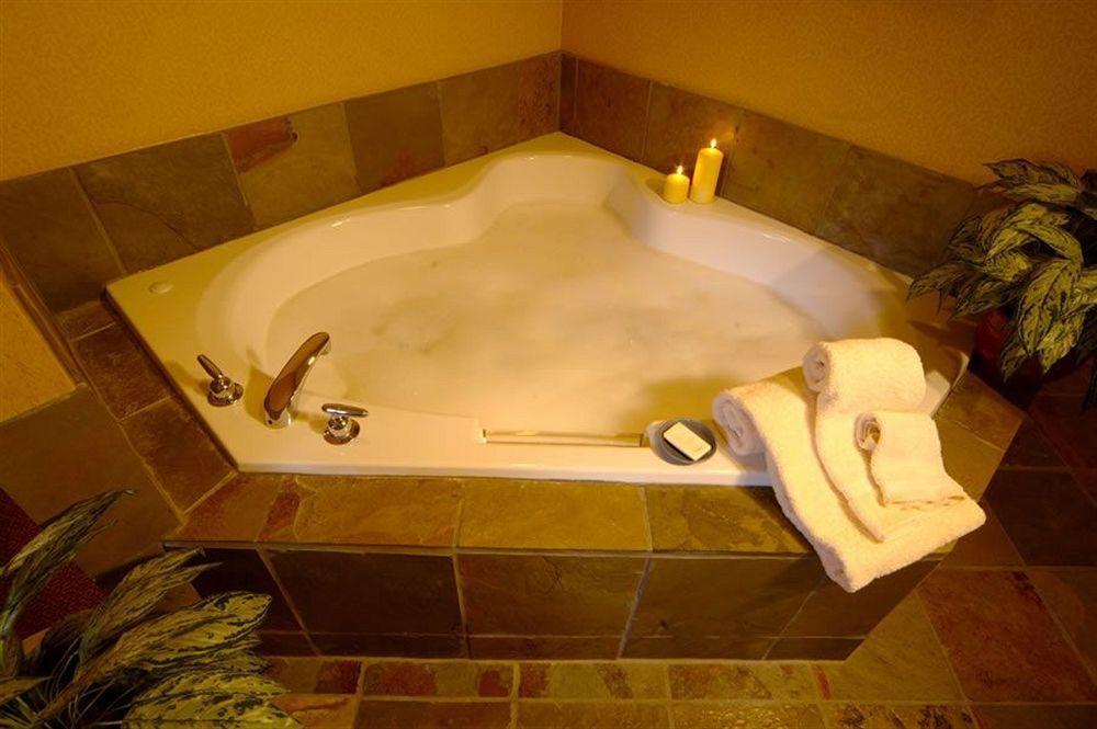 Platinum Suites Resort - Vacation Rentals Канмор Экстерьер фото