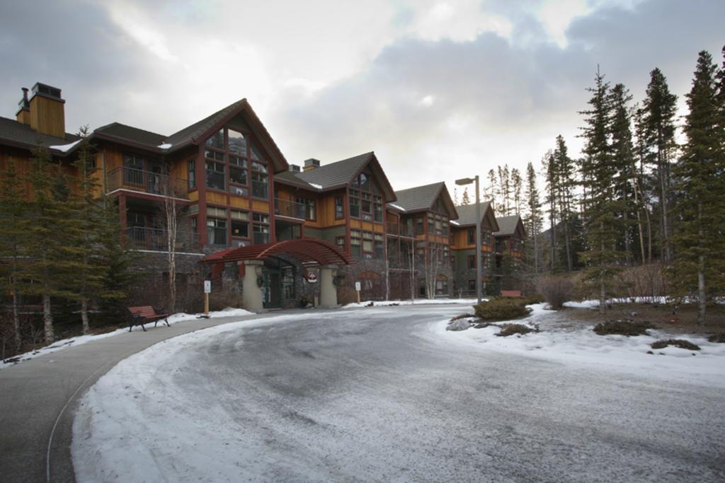 Platinum Suites Resort - Vacation Rentals Канмор Экстерьер фото