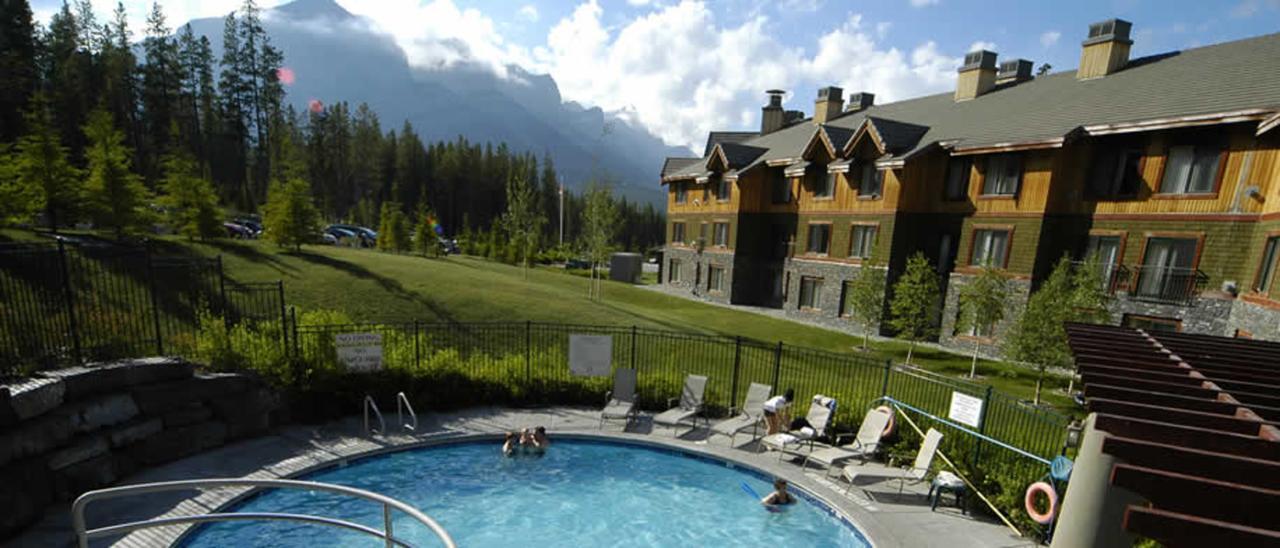 Platinum Suites Resort - Vacation Rentals Канмор Экстерьер фото