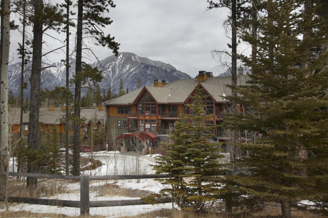 Platinum Suites Resort - Vacation Rentals Канмор Экстерьер фото