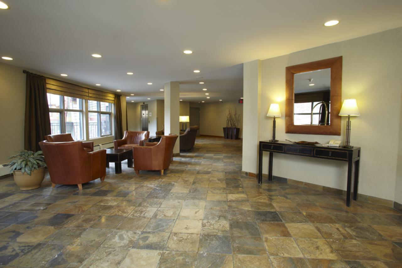 Platinum Suites Resort - Vacation Rentals Канмор Экстерьер фото